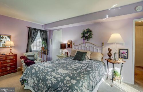 48 Valleybrook Dr, Lancaster PA  17601-4618 exterior