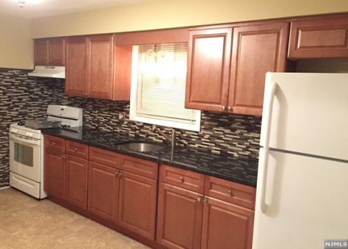 202 Cambridge Ave, Outwater, NJ 07026-3343