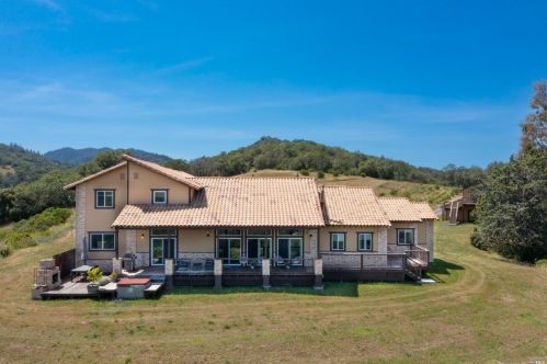 1106 Bel Arbres Dr, Redwood Valley, CA 95470-9695
