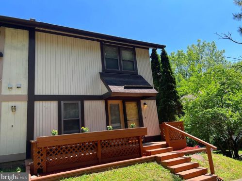 9725 Ashbourn Dr, Springfield VA  22015-1852 exterior