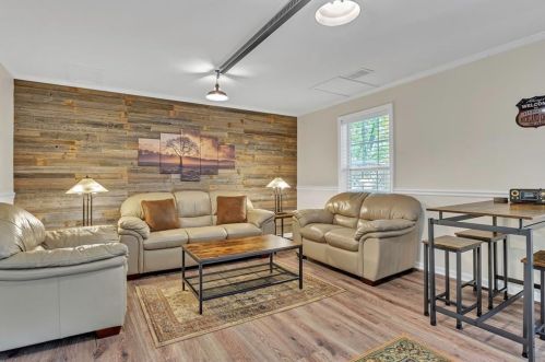 1033 Alexander Run Pass, Buford GA  30518-5560 exterior