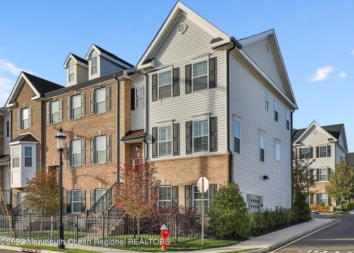 2 River St, Tinton Falls NJ 07701-1324 exterior