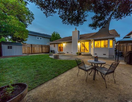 132 Melva Ct, Windsor, CA 95492-8868