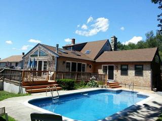 32 Fern Dr, Warren, RI 02885-1723