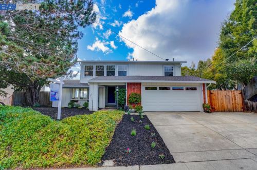 5798 Shadow Ridge Dr, Hayward, CA 94552-1836