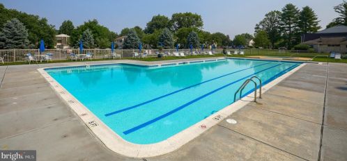 185 Valleybrook Dr, Lancaster PA  17601-4620 exterior