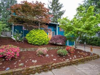 9390 Inez St, Portland, OR 97224-5875