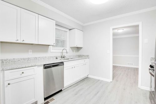 4661 Kings Crossing Dr, Kennesaw GA  30144-1652 exterior