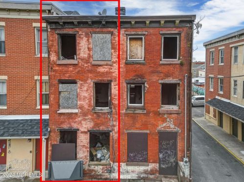 36 Wood St, Trenton, NJ 08618-3940