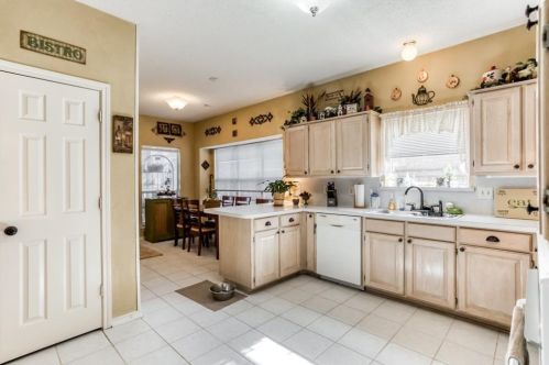 2210 Meadowstone Dr, Carrollton TX 75006-2642 exterior