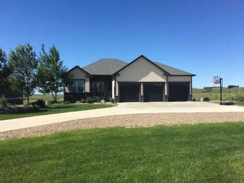 2015 Dublin Ln, Williston, ND 58801-3700