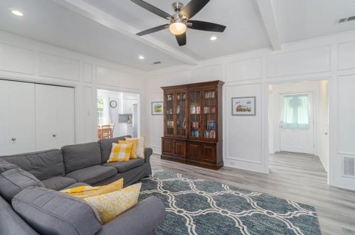 1917 Middle Gln Dr, Carrollton TX 75007-2418 exterior