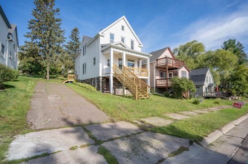 109 9th St, Duluth, MN 55806-2520