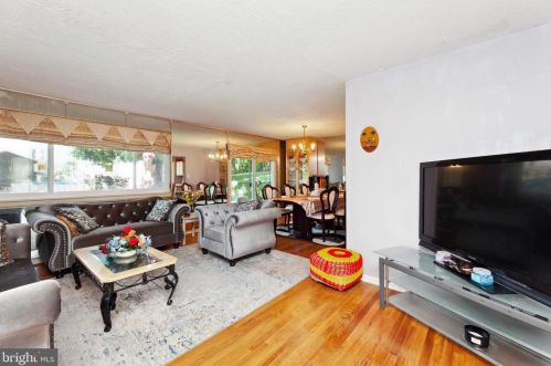 9504 Lawnsberry Ter, Silver Spring MD 20901-4714 exterior