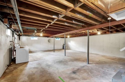 70 Griffin Rd, Wapping CT  06074-1212 exterior