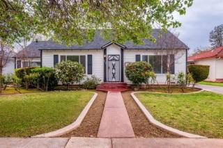 235 Robinson Ave, Fresno, CA 93705-2945
