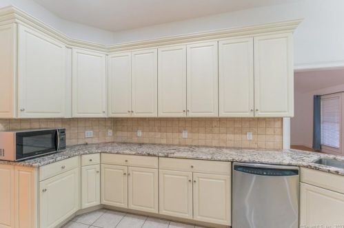 5 Stonewall Rd, Colchester CT  06420-4135 exterior