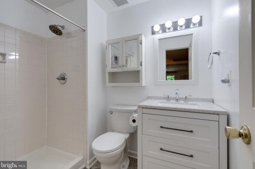 8725 Stone Hill Pl, Springfield VA  22153-1718 exterior