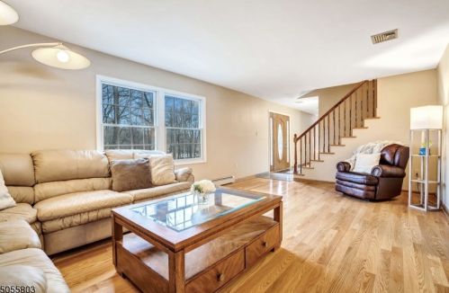 12 Frog Hollow Rd, Califon, NJ 07830-3549