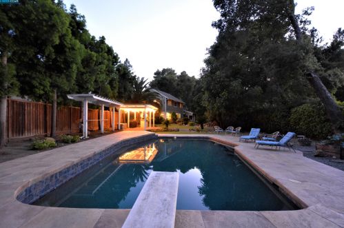 125 Gilbert Ln, Pacheco, CA 94553-5752