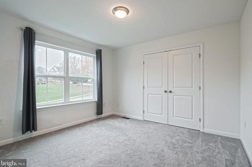 1009 Glen View Dr, York PA  17403-9680 exterior