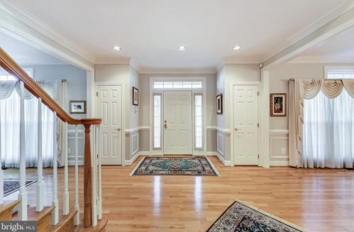 6420 Lake Meadow Dr, Springfield VA  22015-3927 exterior