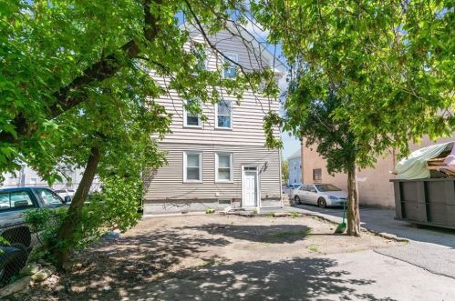 32 De Soto St, Providence, RI 02909-2435