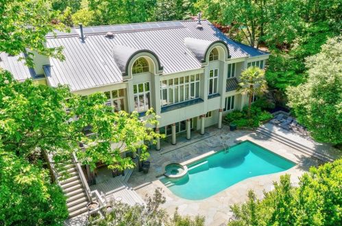 30 Finch Forest Trl, Atlanta, GA 30327-4576