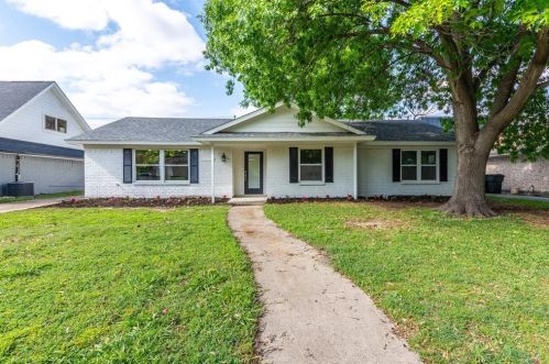 1413 Amherst Dr, Plano, TX 75075-7203