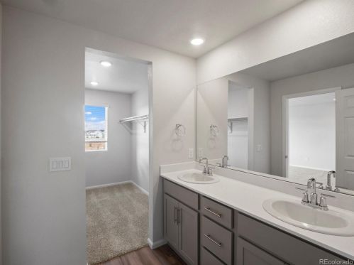 766 Rome St, Aurora CO 80019-3144 exterior