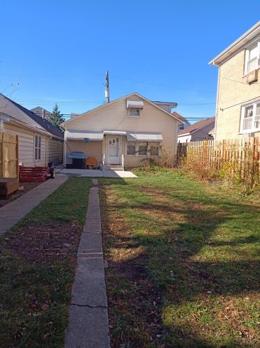 2202 Merrimac Ave, Chicago, IL 60639-2608