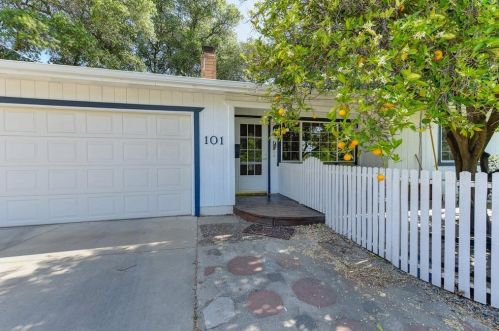 101 Jamie Ln, Folsom, CA 95630-3207