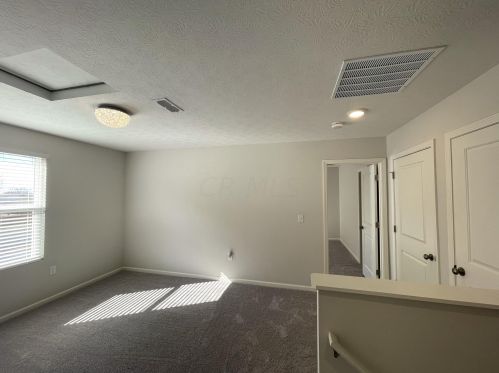 1881 Erika Dr, Springfield OH  45503-5883 exterior