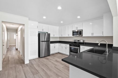 200 Wakefield Ave, Anaheim CA  92802-4224 exterior