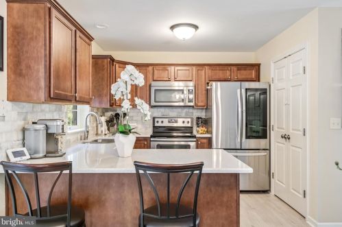 319 Devon Dr, Lancaster PA  17603-4609 exterior