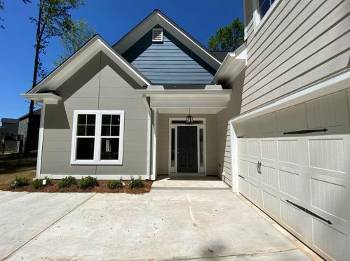404 White St, Carrollton, GA 30117-2441