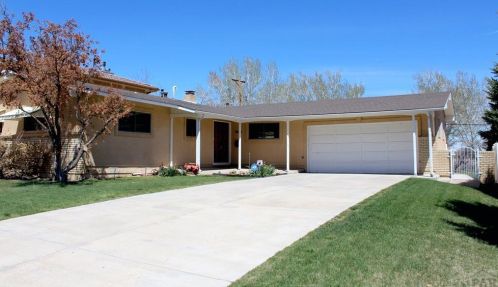 2942 Country Club Dr, Pueblo, CO 81008-1201