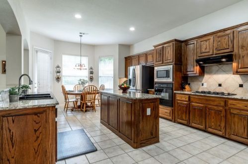 8024 Ocean Dr, Fort Worth TX  76123-1895 exterior