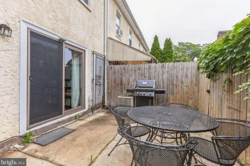 1240 Catharine St, Philadelphia PA  19147-2627 exterior