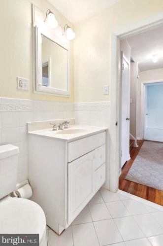 8421 Chippewa Rd, Philadelphia PA 19128-1206 exterior