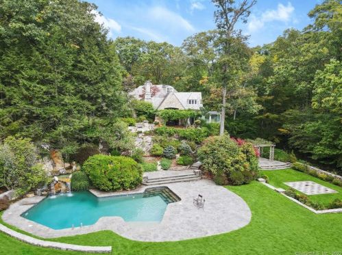 59 Sawmill Ln, Greenwich CT  06830-4027 exterior