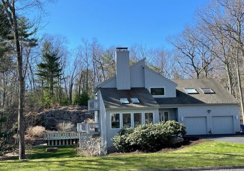 458 Stanley Dr, Glastonbury, CT 06033-2624
