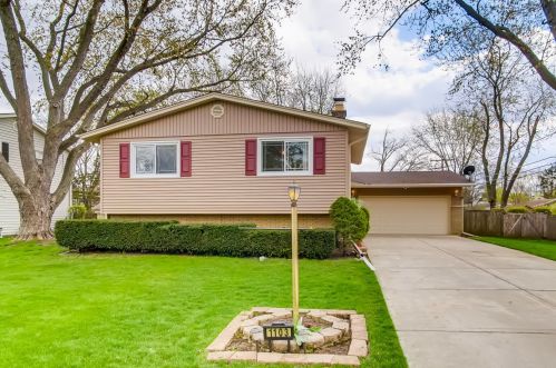 1103 Dogwood Ln, Mount Prospect, IL 60056-1411