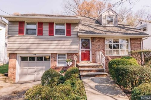 776 7th Ave, River Edge, NJ 07661-1516