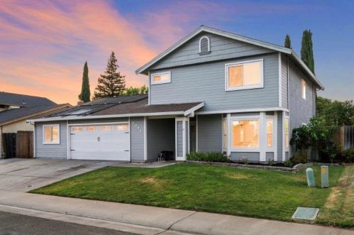 9041 Grouse Meadow Dr, Elk Grove, CA 95624-2675
