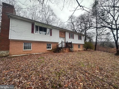 10393 Martinsburg Rd, Hedgesville, WV 25427-3379