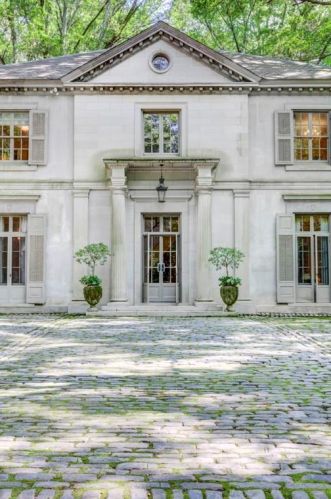 1820 Garraux Rd, Atlanta GA  30327-2504 exterior
