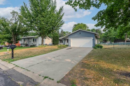 1957 Fox Ridge Rd, Saint Paul, MN 55119