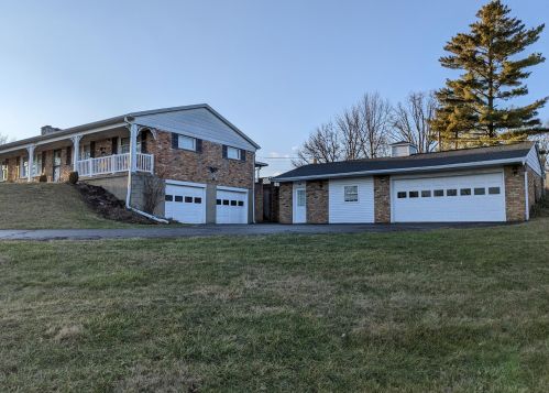 1830 Granada Dr, Springfield, OH 45503-2125