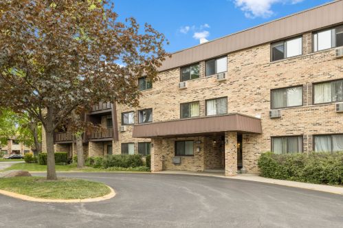 2604 Windsor Dr, Arlington Hts IL  60004-2719 exterior